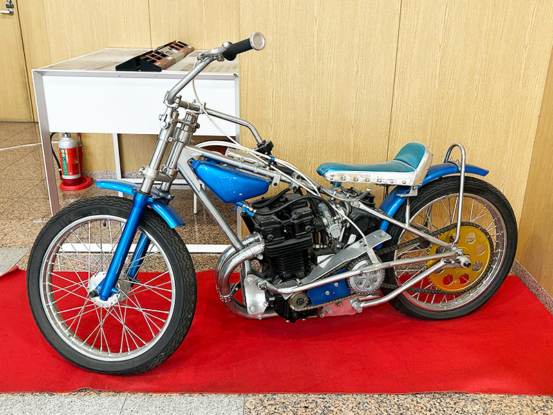 オートレース競走車実物展示品